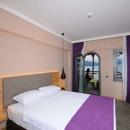Hotel Candan 2*