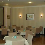 Candan Hotel 2*